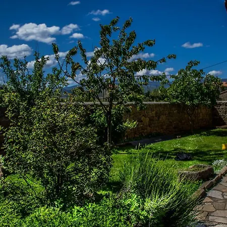 La Casa De Lucia Matalbaniega